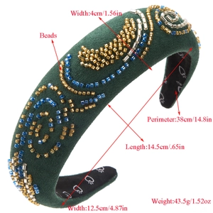 Serre-tête en velours vert avec broderie de perles dorées et bleues faite à la main