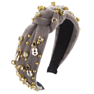 Serre-tête en tissu gris élégant avec strass brillants et breloques de guitare