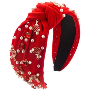 Serre-tête baroque rouge avec perles, cristaux et pendentifs de raquette dorés