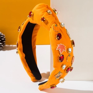 Serre-tête d'automne avec feuilles d'érable, dindes et strass brillants sur tissu orange