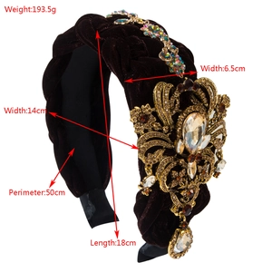 Serre-tête tressé en velours baroque avec fleurs en cristal et breloques en métal