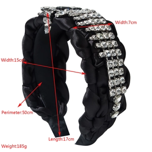 Cerchietto intrecciato largo nero di lusso con strass brillanti per uno stile elegante
