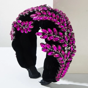 Serre-tête luxueux en velours noir tressé avec strass magenta étincelants en forme de feuilles