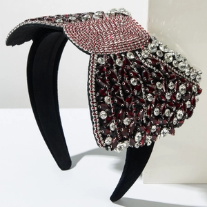 Serre-tête baroque étincelant avec strass rouges sur velours noir pour coiffures