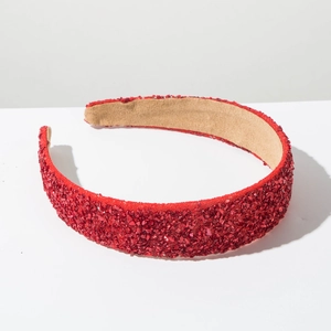 Vue détaillée du serre-tête rouge pailleté scintillant avec doublure en velours doux