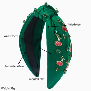 Serre-tête noué vert orné de breloques cerises scintillantes et de strass