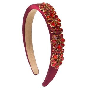 Barocker gepolsterter Haarreif aus rotem Satin mit fünf luxuriösen Strass-Blumenmustern