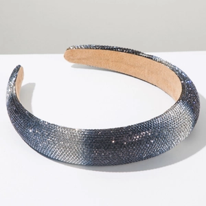 Vue détaillée du serre-tête épais en éponge avec des strass dégradés bleus brillants