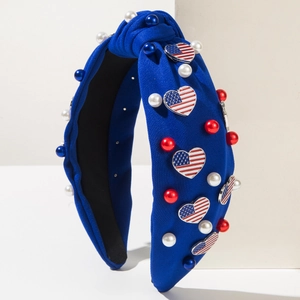 Détail du bandeau bleu noué avec cœurs drapeau USA et perles colorées fantaisie