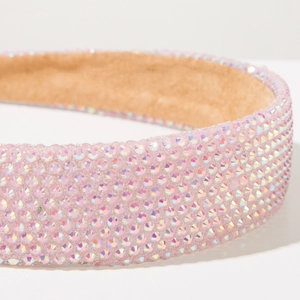 Vue détaillée du serre-tête large orné de strass rose AB brillants avec doublure douce