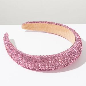 Détail du serre-tête en strass roses avec doublure en velours antidérapant de haute qualité