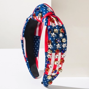 Détail du bandeau drapeau USA avec perles cousues main, strass et étoiles brillantes