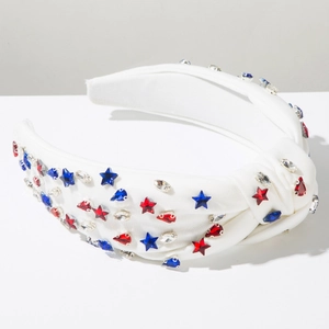 Détail du serre-tête drapeau américain avec strass étoiles rouges et bleus et perles