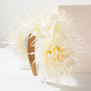 Serre-tête floral blanc cassé élégant avec strass brillants pour fêtes et mariages