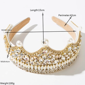 Détail d'un serre-tête baroque de luxe avec cristaux, perles et dimensions précises