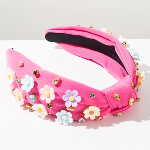 Détail du serre-tête baroque rose avec fleurs 3D en tissu et strass multicolores