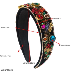 Details des Barock-Haarreifens mit Samtbasis, bunten Strasssteinen und goldenen Rosen