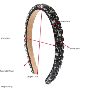 Vue détaillée du serre-tête baroque avec dimensions et ornements en strass noirs