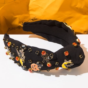 Détail du serre-tête d'Halloween avec breloques en strass citrouille et tête de mort