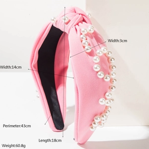 Détails du serre-tête rose avec perles, montrant les dimensions de 3 cm de large et 18 cm