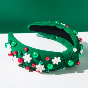 Gros plan du serre-tête de Noël vert avec flocons de neige et perles multicolores