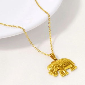 Collar con Colgante de Elefante de Acero Inoxidable 304 para Mujer Chapado en Oro de 18k Relieve Floral Animal Suerte Joyería