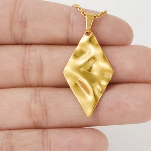 Minimalist 18k gold plated 304 stainless steel necklace with textured rhombus pendant