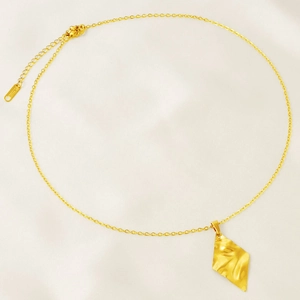 18k gold plated 304 stainless steel necklace with hammered rhombus pendant for women