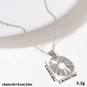Détails du collier à pendentif irrégulier avec chaîne de 40+5cm et un poids de 3,2g