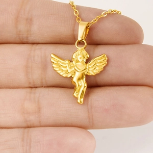 Collier avec pendentif ange en acier inoxydable plaqué or 18k pour femme chic