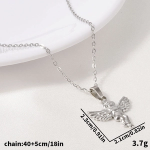 Détail du collier pendentif ange argenté avec chaîne croisée et dimensions du produit