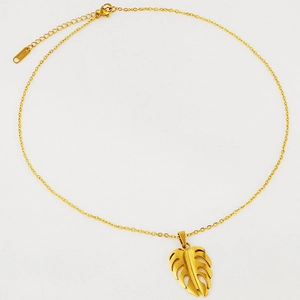 Collier en acier inoxydable doré avec pendentif feuille de monstera et chaîne O