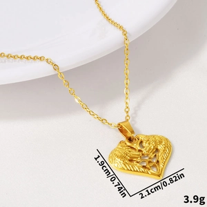 Vue détaillée du collier pendentif cœur de loup avec noeud celtique et dimensions précises