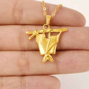 Collana creativa in acciaio inossidabile placcato oro 18k con ciondolo a pipistrello