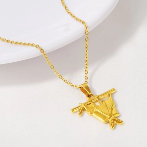 Collana con Ciondolo a Forma di Pipistrello in Acciaio Inossidabile Gotico per Uomo Donna Placcata Oro 18K Gioielli di Halloween