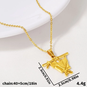 Collana con ciondolo a forma di pipistrello in acciaio inox dorato con misure e peso