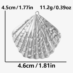 Dimensioni dettagliate del ciondolo a conchiglia con altezza 4,5cm e larghezza 4,6cm