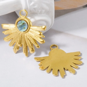Détail de pendentifs soleil en acier 304 avec incrustation de coquille d'abalone