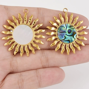 Pendentifs soleil en acier inox 304 avec nacre blanche naturelle et ormeau coloré