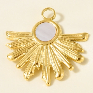 Détail d'un pendentif soleil en acier inoxydable 304 avec nacre blanche pour bijoux DIY