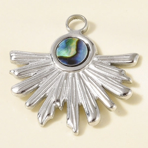 Détail du pendentif soleil en acier inoxydable 304 avec incrustation de nacre d'abalone
