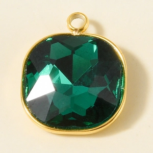 Macro shot of vintage style 18k gold-plated 304 stainless steel deep green gemstone pendant