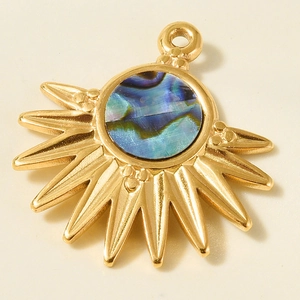 Détail du pendentif en acier inoxydable avec incrustation de coquille d'abalone naturelle