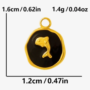 Détails de la taille et des dimensions du pendentif dauphin doré 1,6cm x 1,2cm