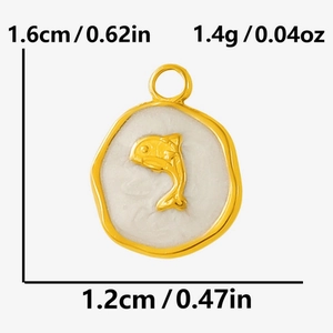 Détails des dimensions du pendentif dauphin en or avec hauteur de 1,6cm et largeur de 1,2cm