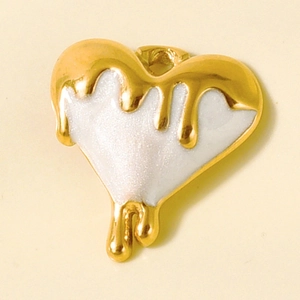 Detail of a 304 stainless steel heart pendant with white glitter enamel and gold plating