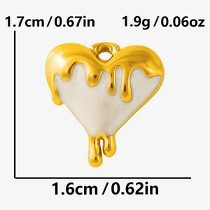 Detail of 304 stainless steel heart pendant showing 1.7cm height and 1.6cm width
