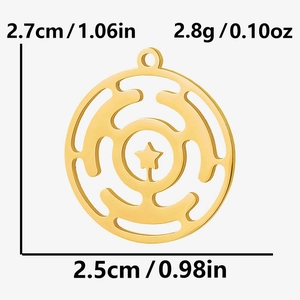 Detail view of 304 stainless steel star pendant with dimensions 2.7x2.5cm and 2.8g weight