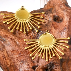 Polished 304 stainless steel sunflower pendant base for DIY jewelry making and necklaces