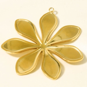 Macro shot of gold-plated 304 stainless steel flower pendant charm with seven petals